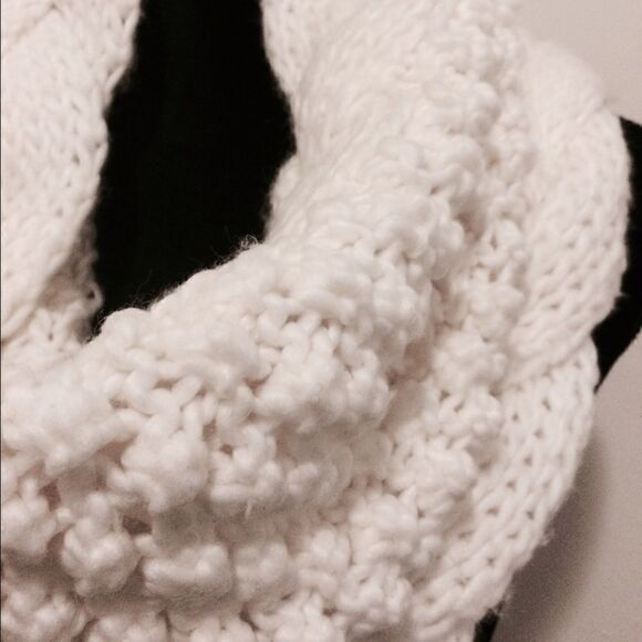 Asos knitted infinity winter scarf white - Picture 2 of 2